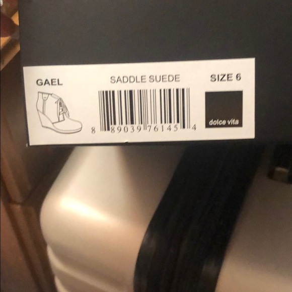 BNIB Dolce Vitta Suede Wedge Booties (GAEL) - Picture 4 of 4